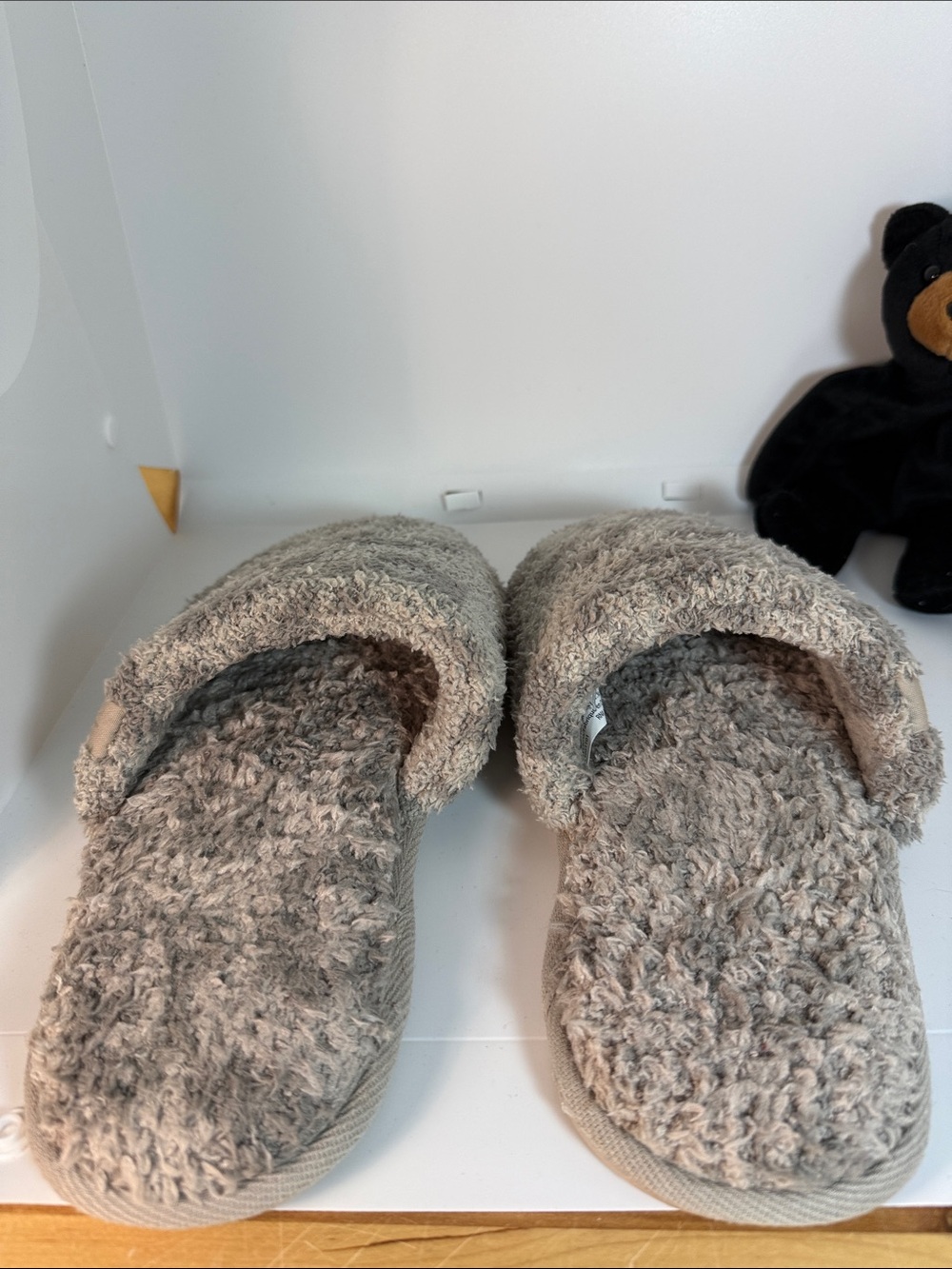 Barefoot Dreams Cozy Plush Closed-Toe Slippers in Light Gray